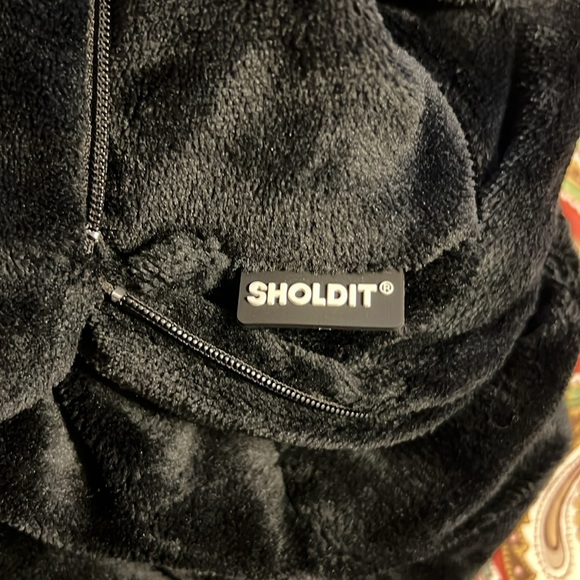 SHOLDIT Infinity Scarf with Secret Pocket - Picture 5 of 8